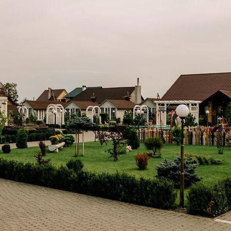 Готельно-Ресторанний Комплекс Прованс Парк Pochaiv Exterior foto