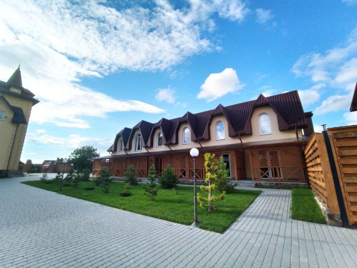 Готельно-Ресторанний Комплекс Прованс Парк Pochaiv Exterior foto